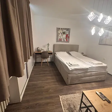 Velvet - Center * Σκόπια